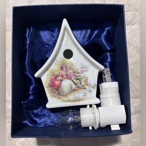 Birdhouse Nightlight with Romantic Pastoral Scene